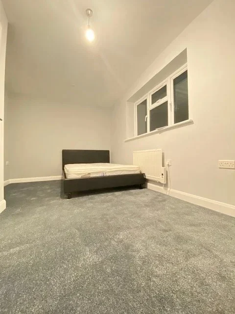 Flat Canberra Road in Greater London