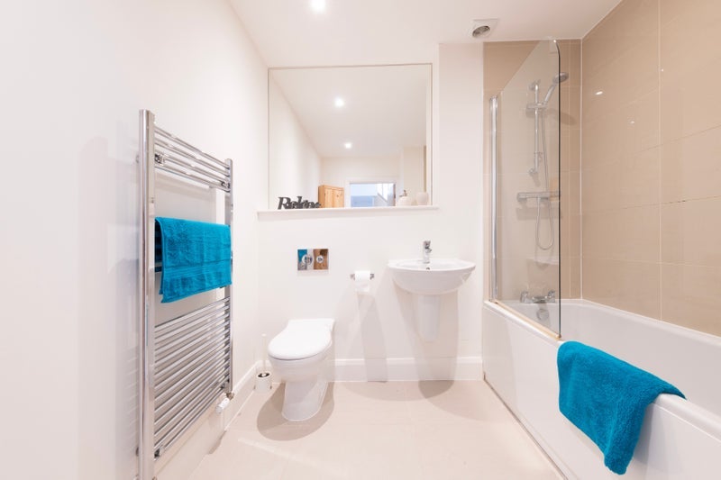 Room Birchwood Road in Bristol