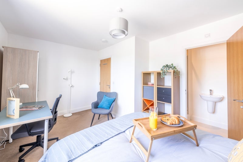 Room Birchwood Road in Bristol