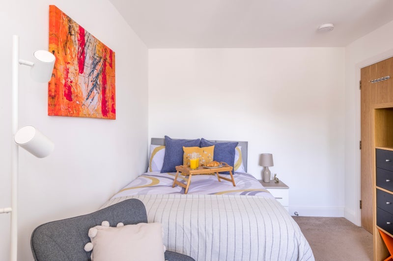 Room Birchwood Road in Bristol