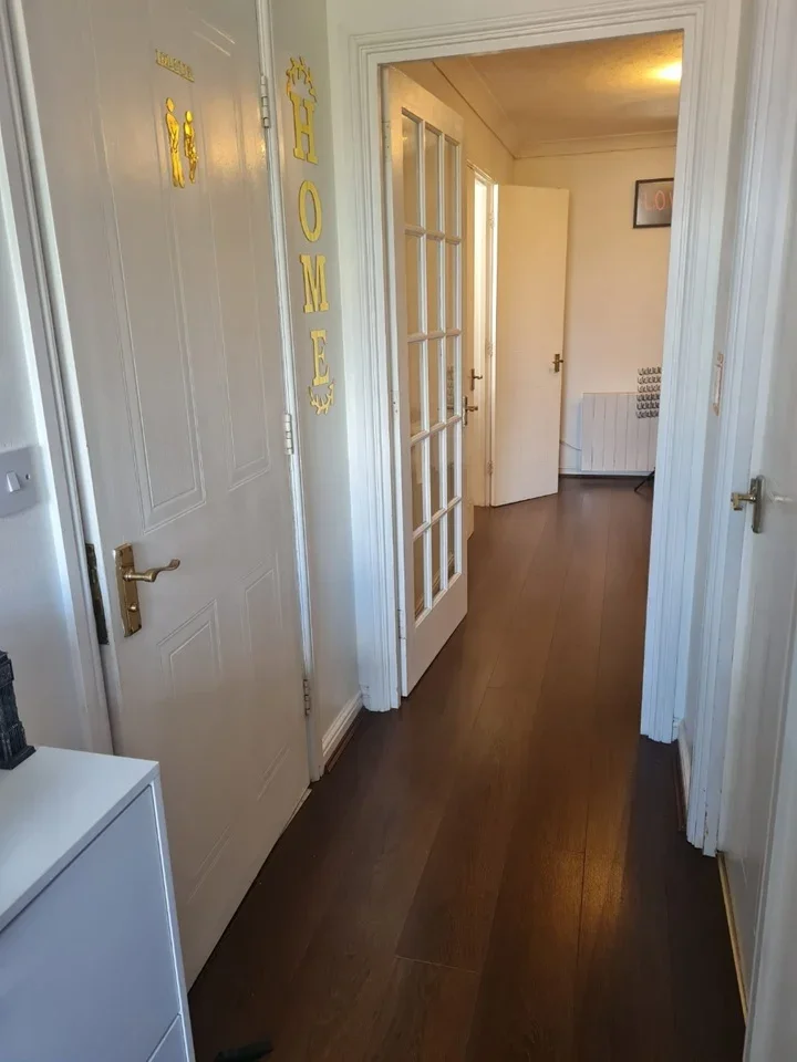 Room Hedingham Road in Grays