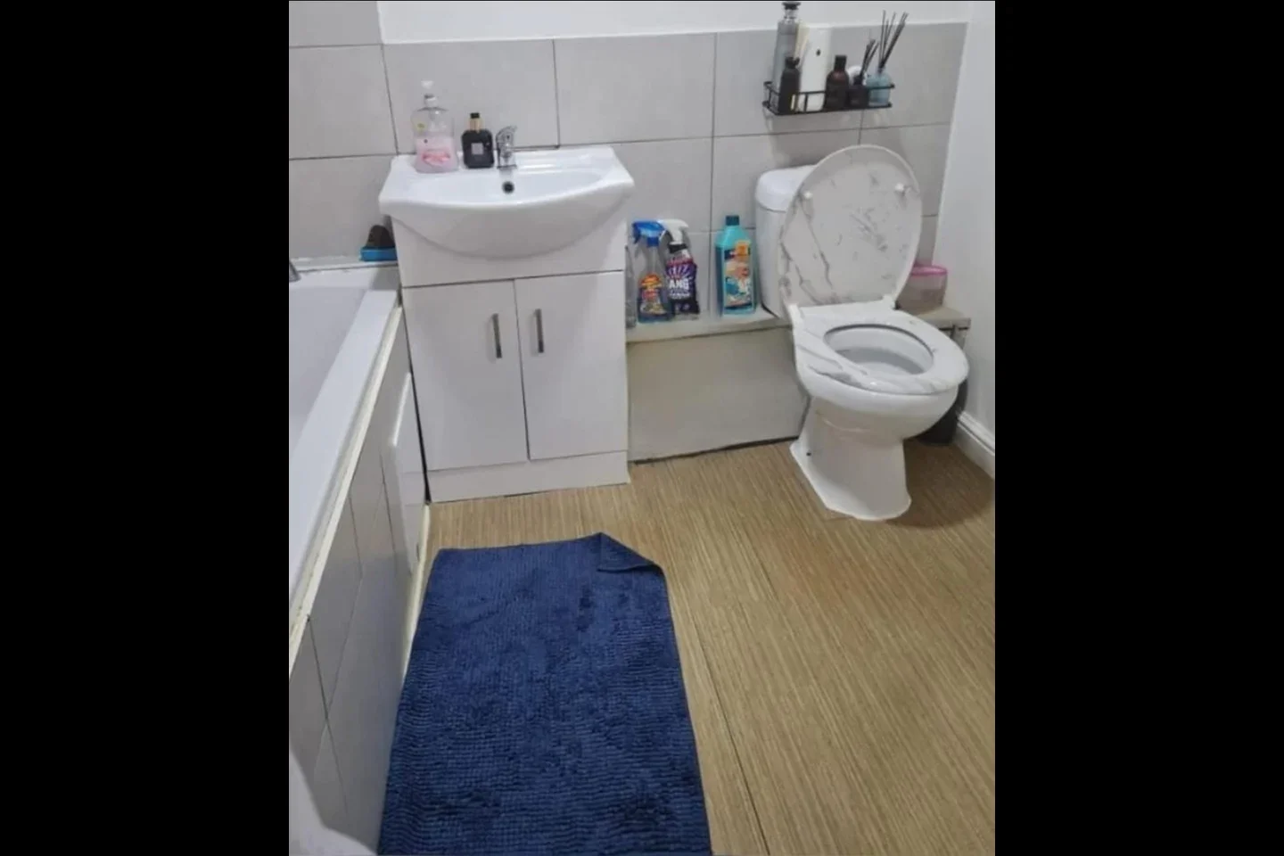 Room Hedingham Road in Grays