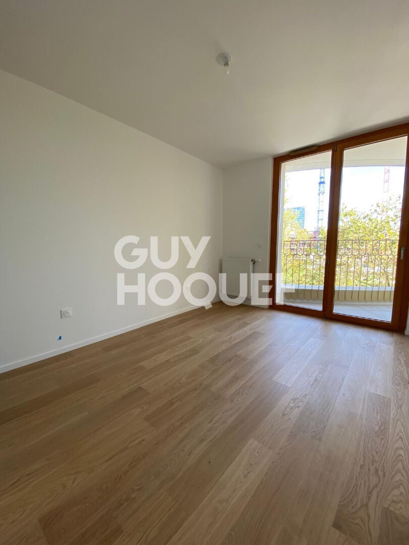 Flat Rue Louis Lumière in Paris
