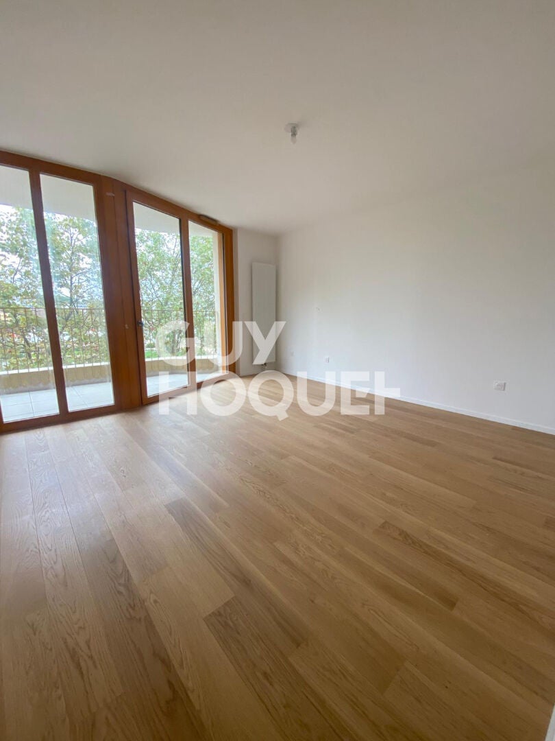 Flat Rue Louis Lumière in Paris