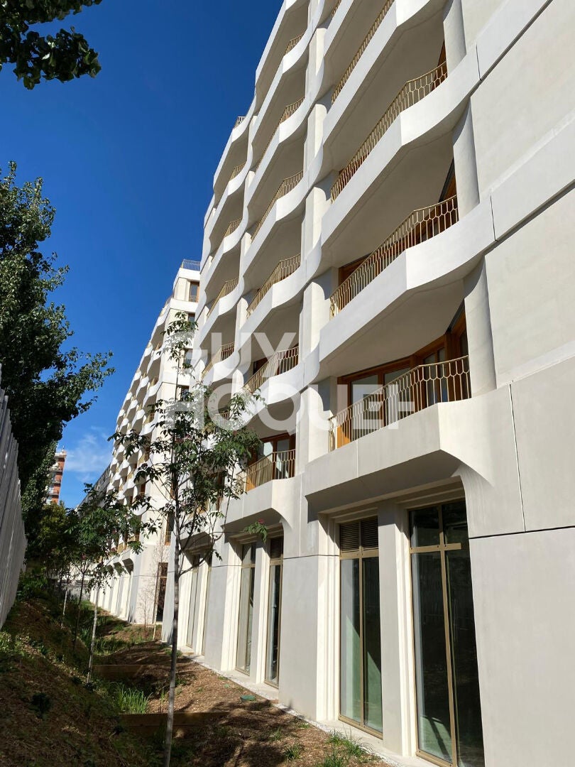 Flat Rue Louis Lumière in Paris