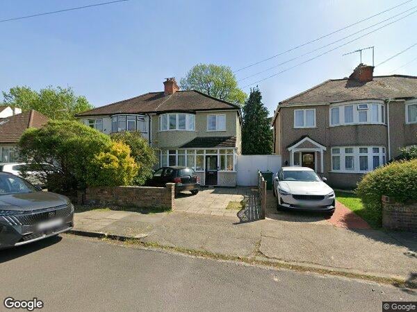 Room Selwyn Road in Greater London