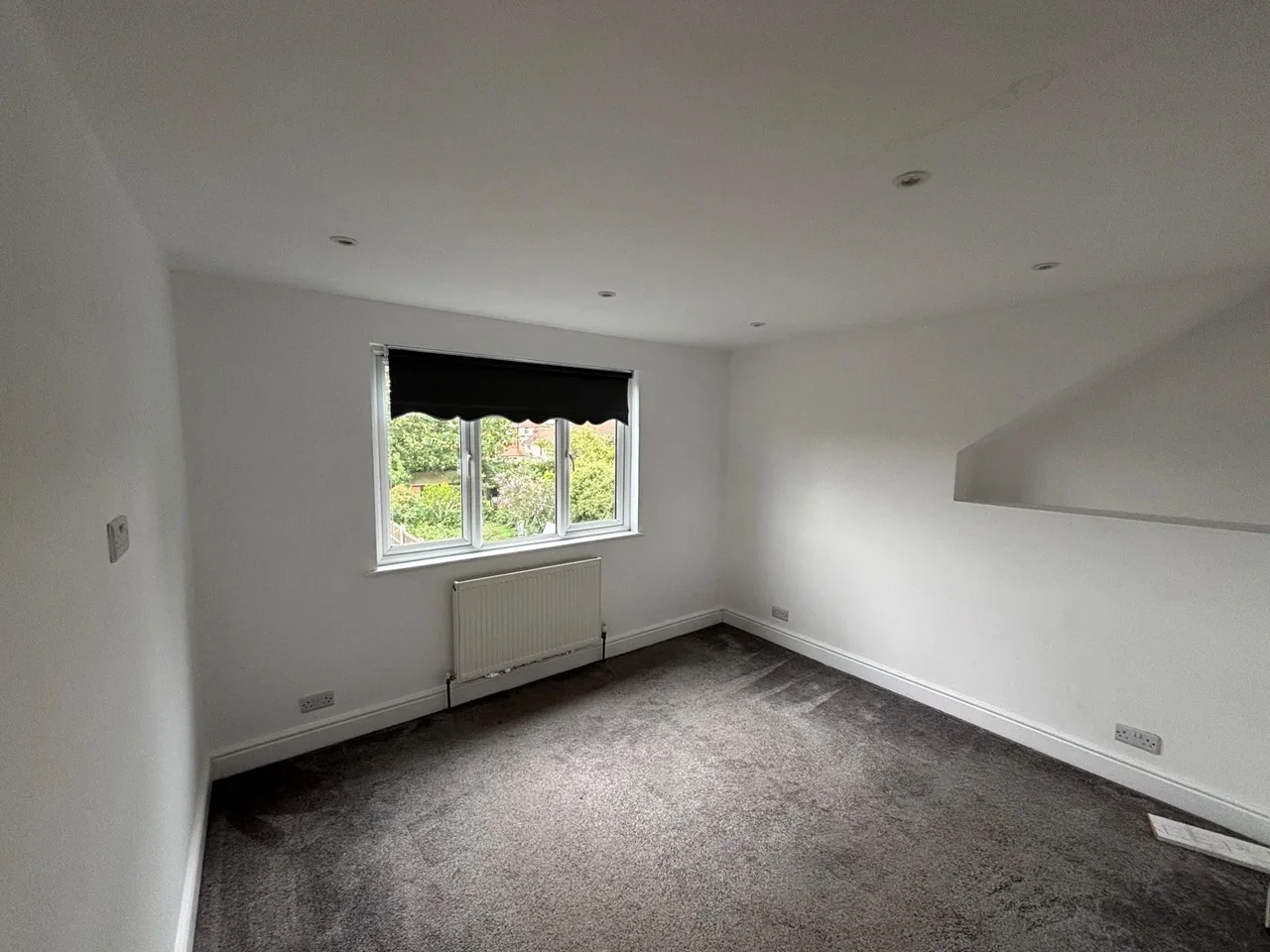 Room Castleton Avenue in Greater London