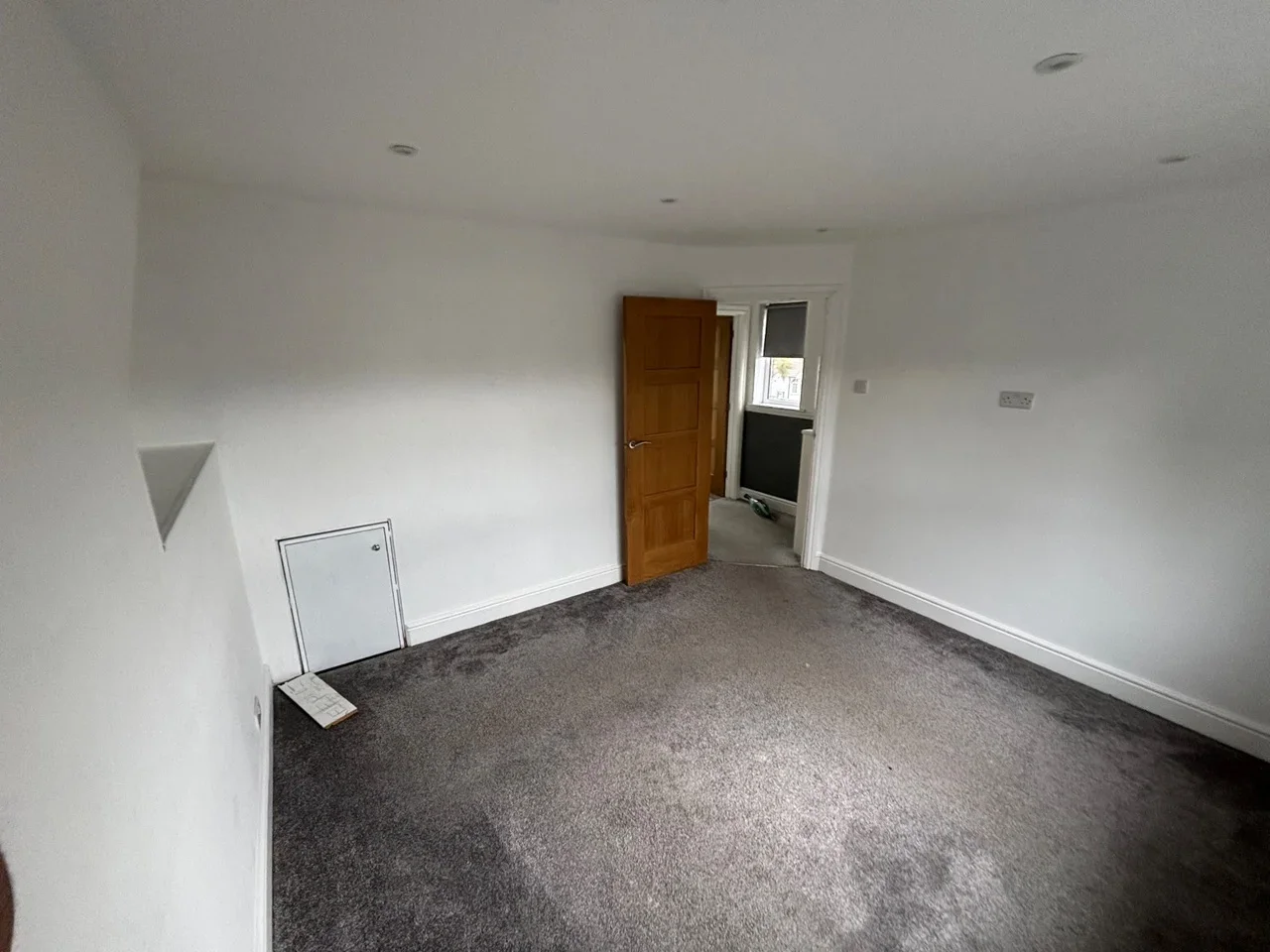 Room Castleton Avenue in Greater London
