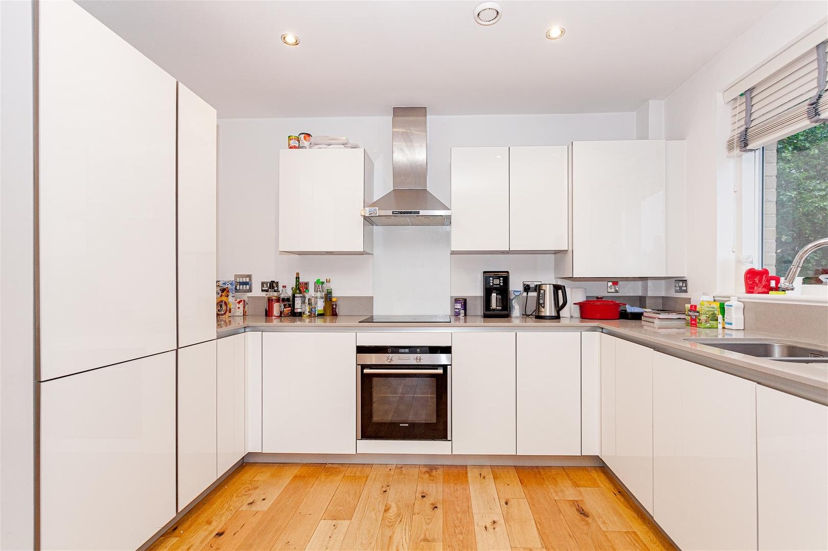 Flat Plender Street in Greater London