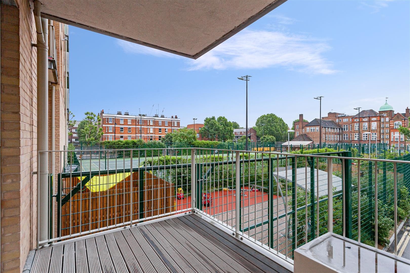 Flat Plender Street in Greater London