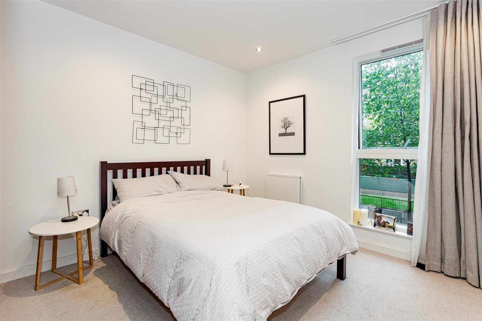 Flat Plender Street in Greater London