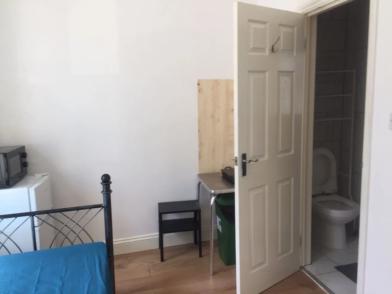 Room Blyth Road in Greater London