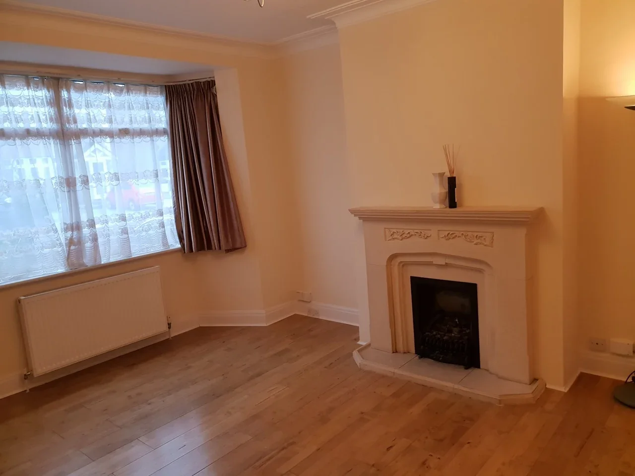 Flat Lodge Avenue in Greater London