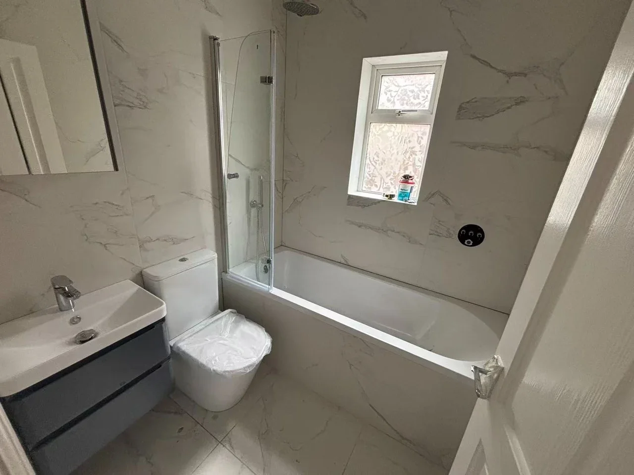 Flat Lodge Avenue in Greater London