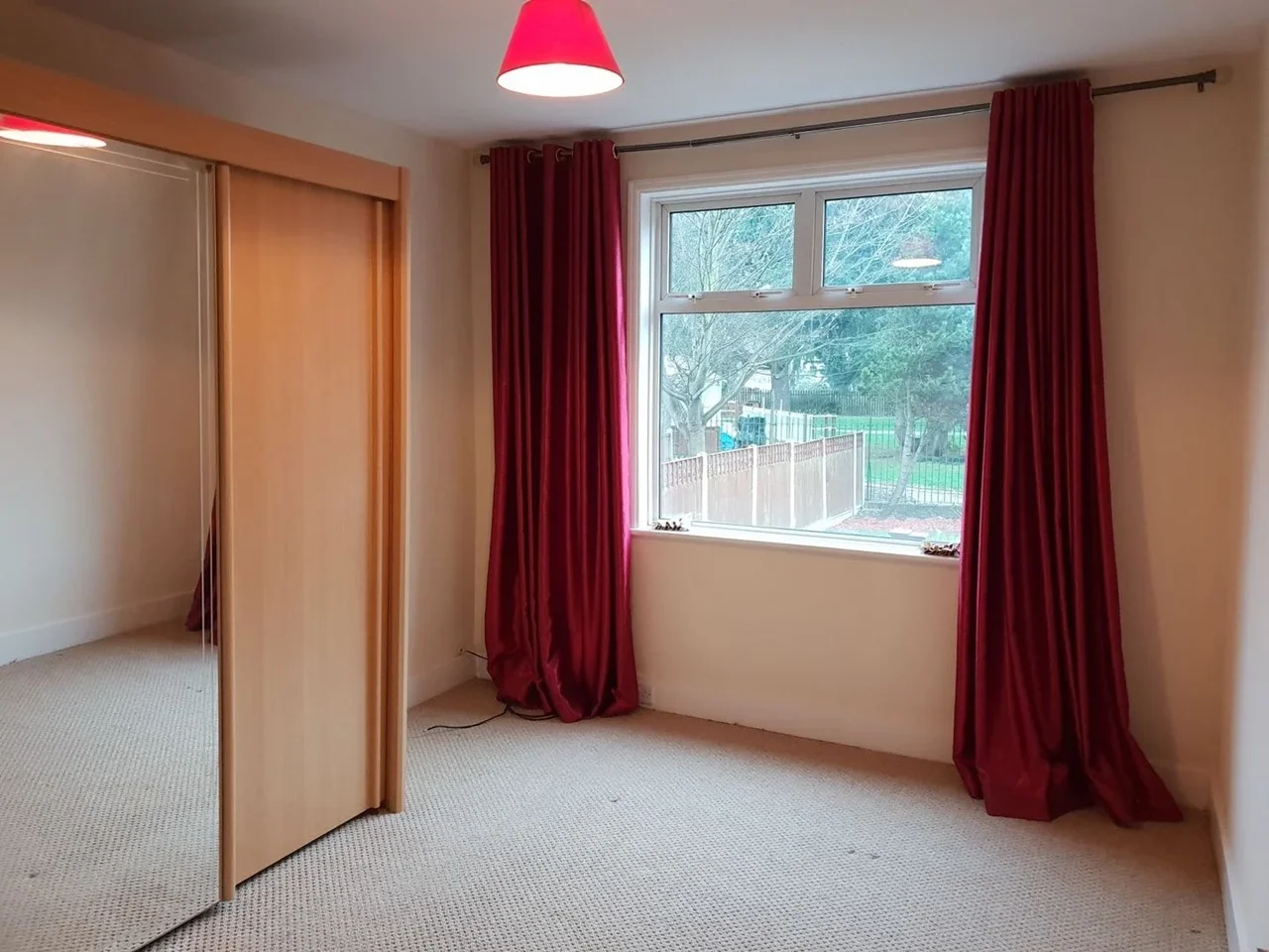 Flat Lodge Avenue in Greater London