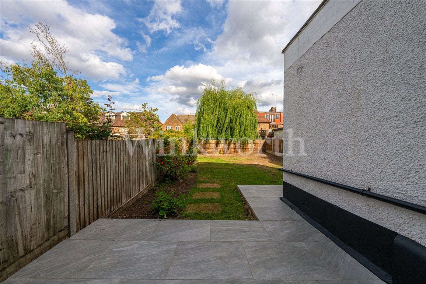 Flat Templars Avenue in Greater London