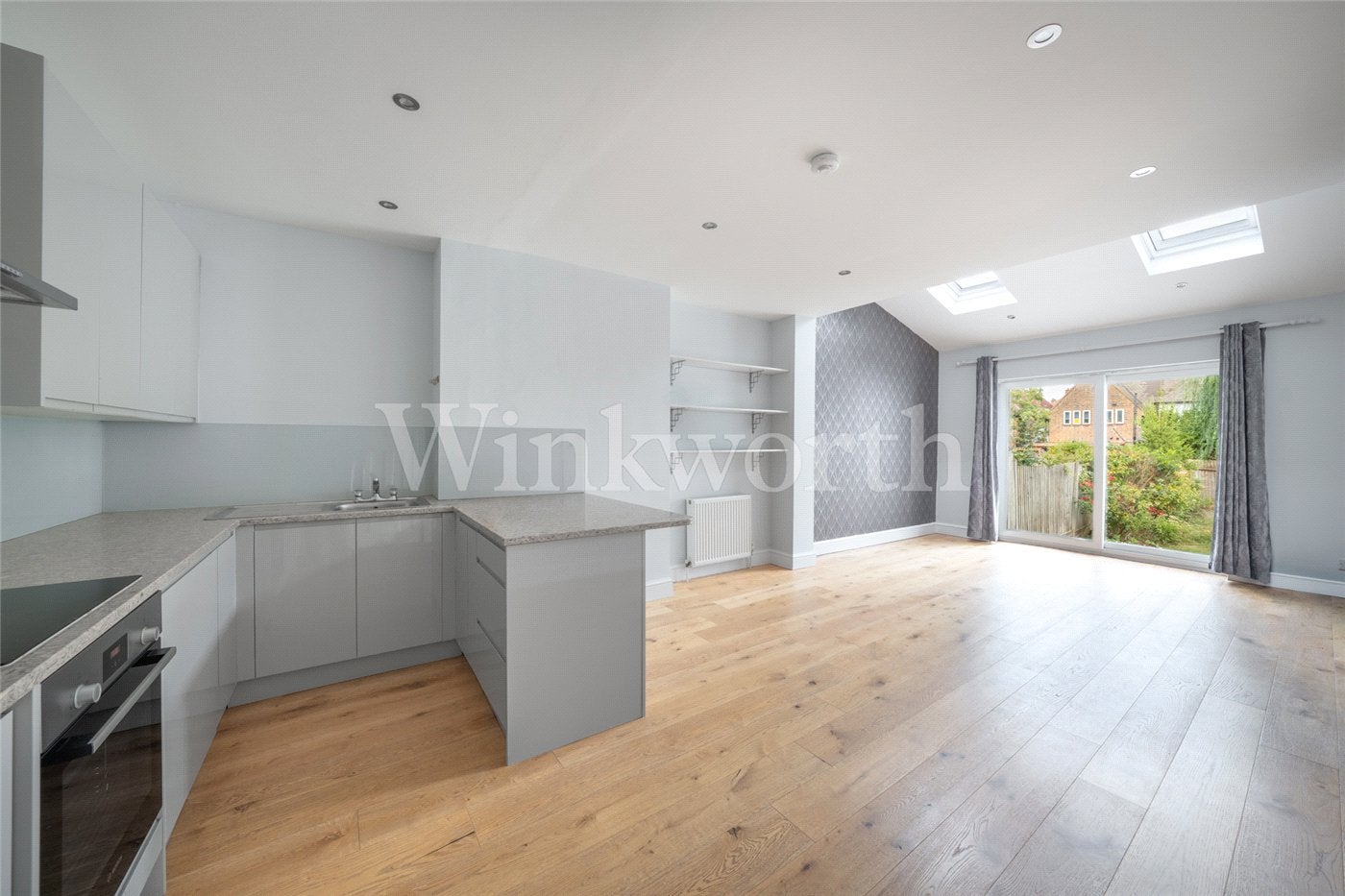 Flat Templars Avenue in Greater London