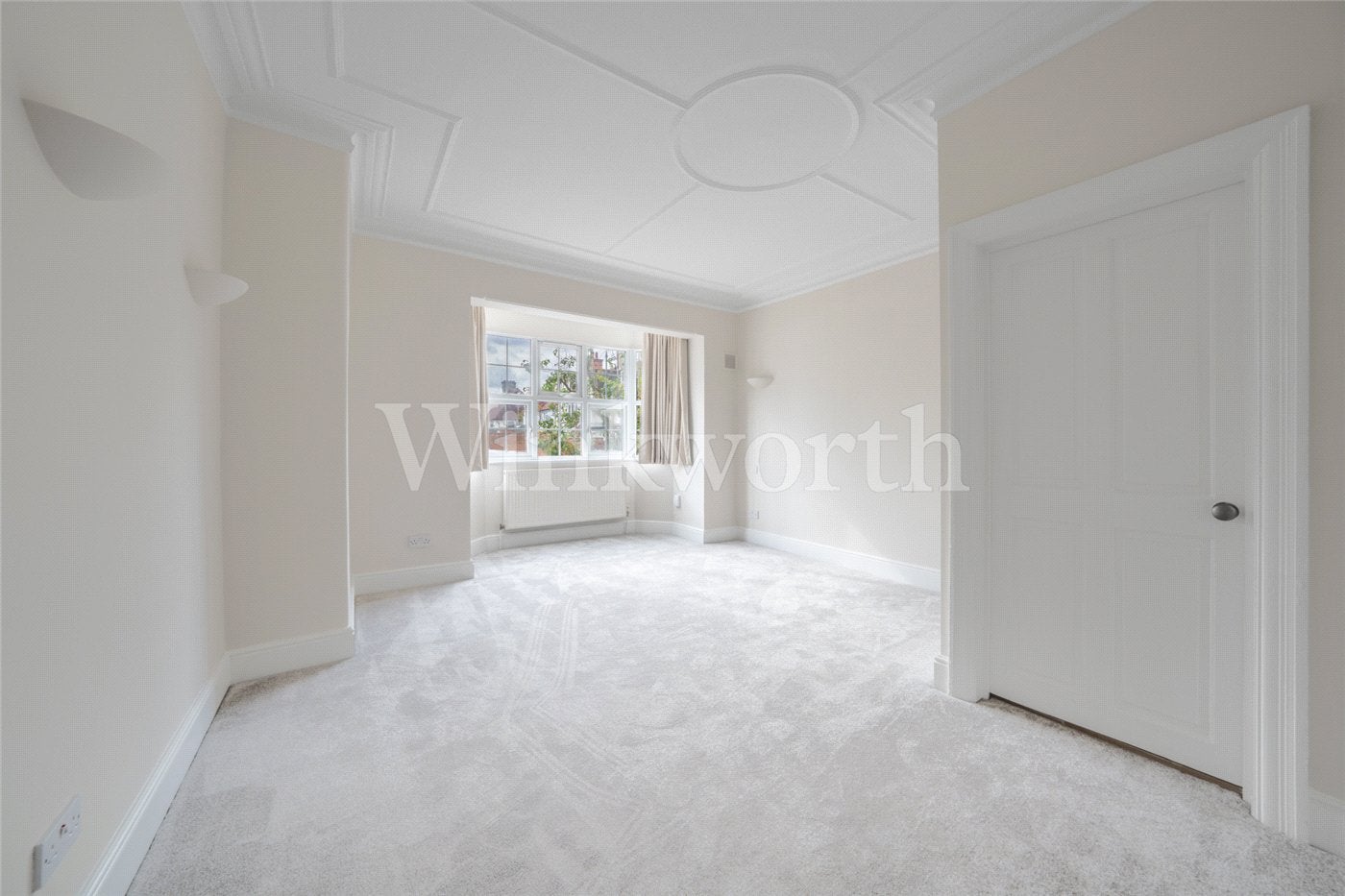 Flat Templars Avenue in Greater London
