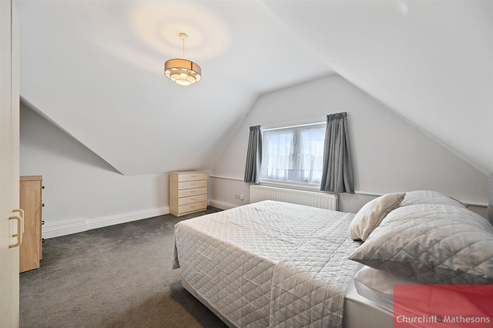 Flat Craven Park in Greater London