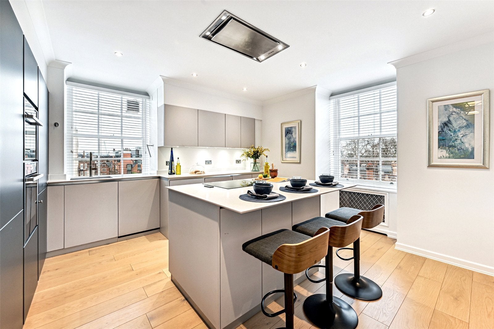 Flat Upper Grosvenor Street in City of Westminster