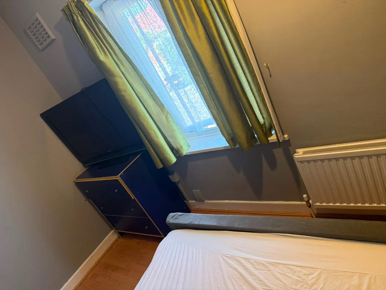 Room Crossbow Road in Greater London