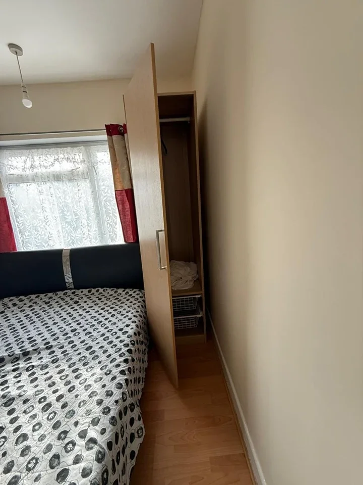 Room Crossbow Road in Greater London