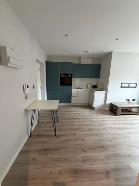 Flat Theobald Street in Hertsmere