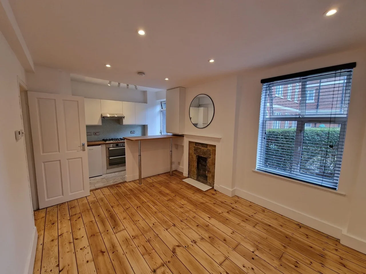 Flat Sudbourne Road in Greater London