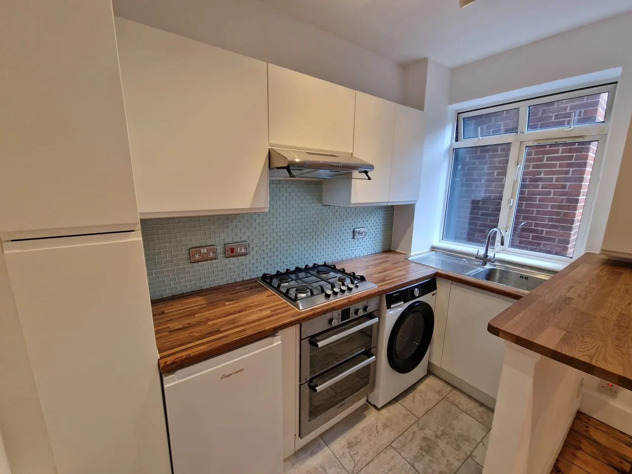 Flat Sudbourne Road in Greater London