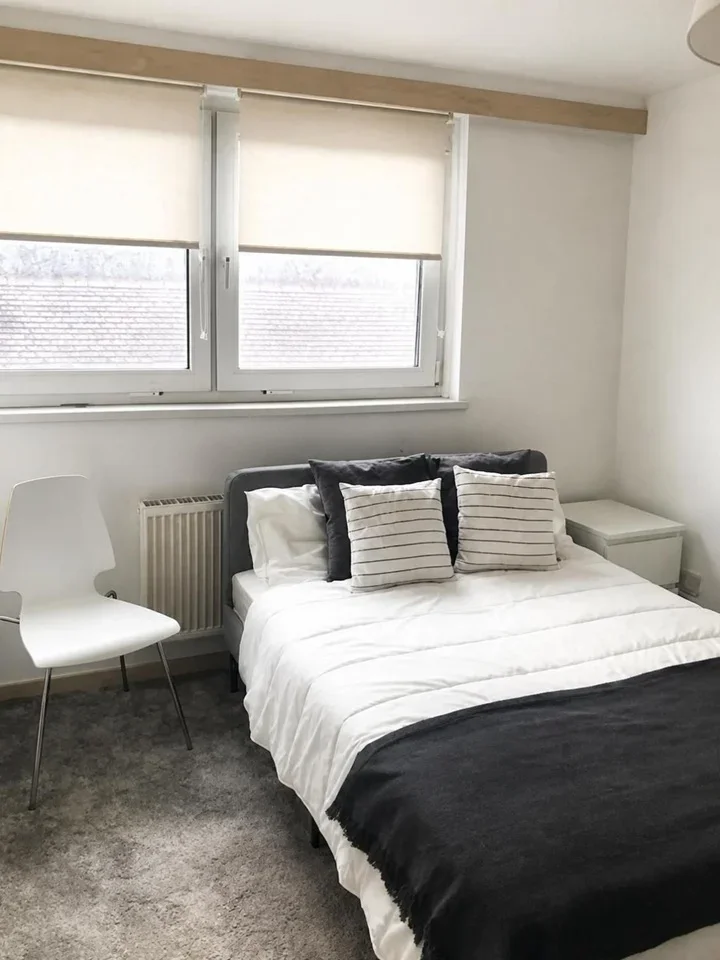 Room Henniker Road in Greater London