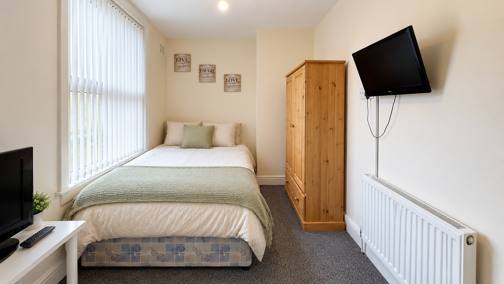 Room Lumley Road in Leeds