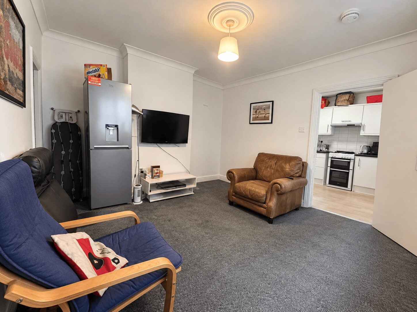 Room Hughenden Road in High Wycombe