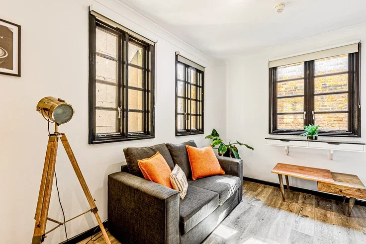 Flat Bouverie Place in City of Westminster