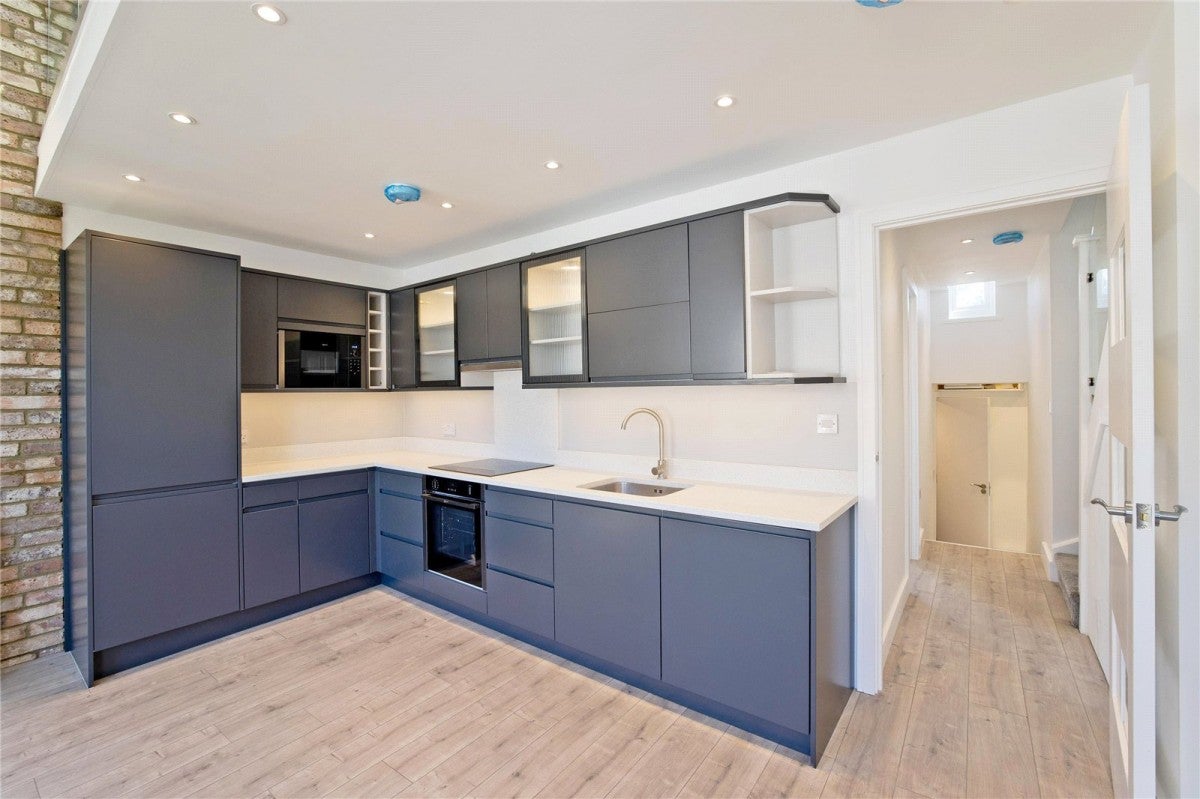 Flat Sumatra Road in Greater London