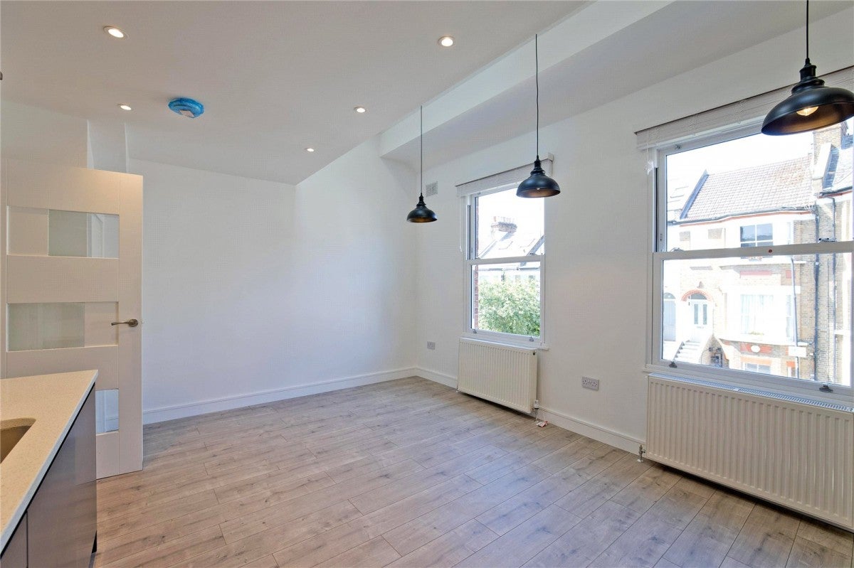 Flat Sumatra Road in Greater London