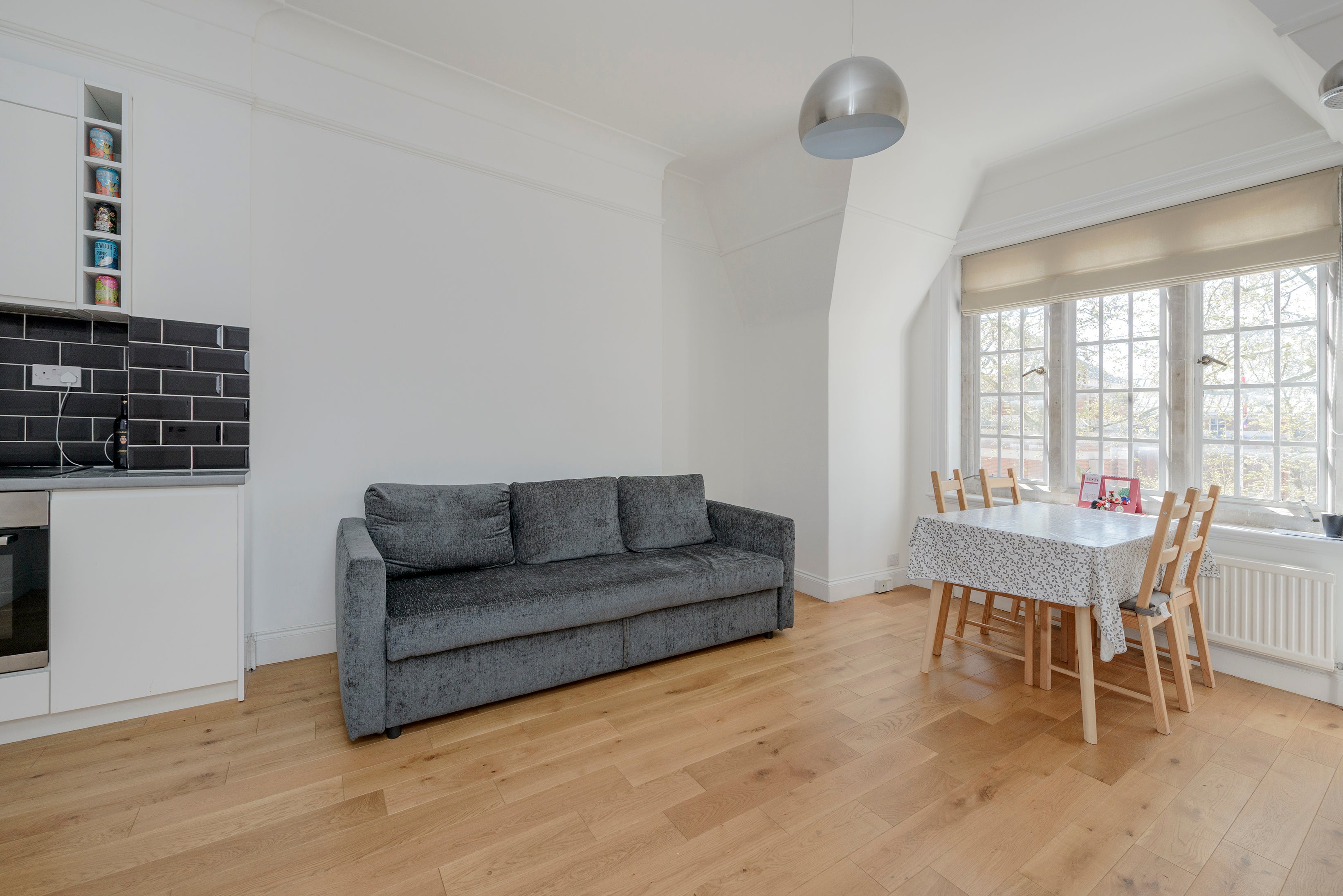 Flat Hornton Street in Greater London