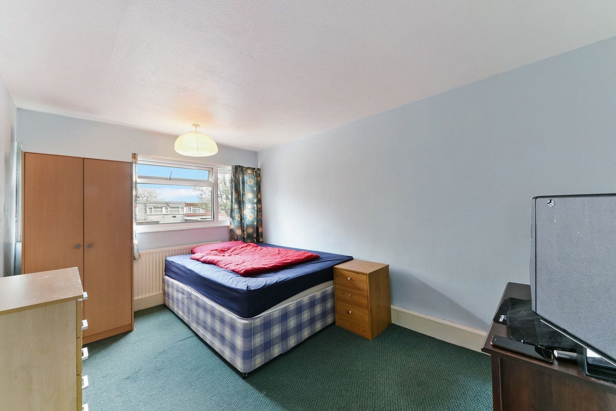 House Laburnum Grove in Greater London