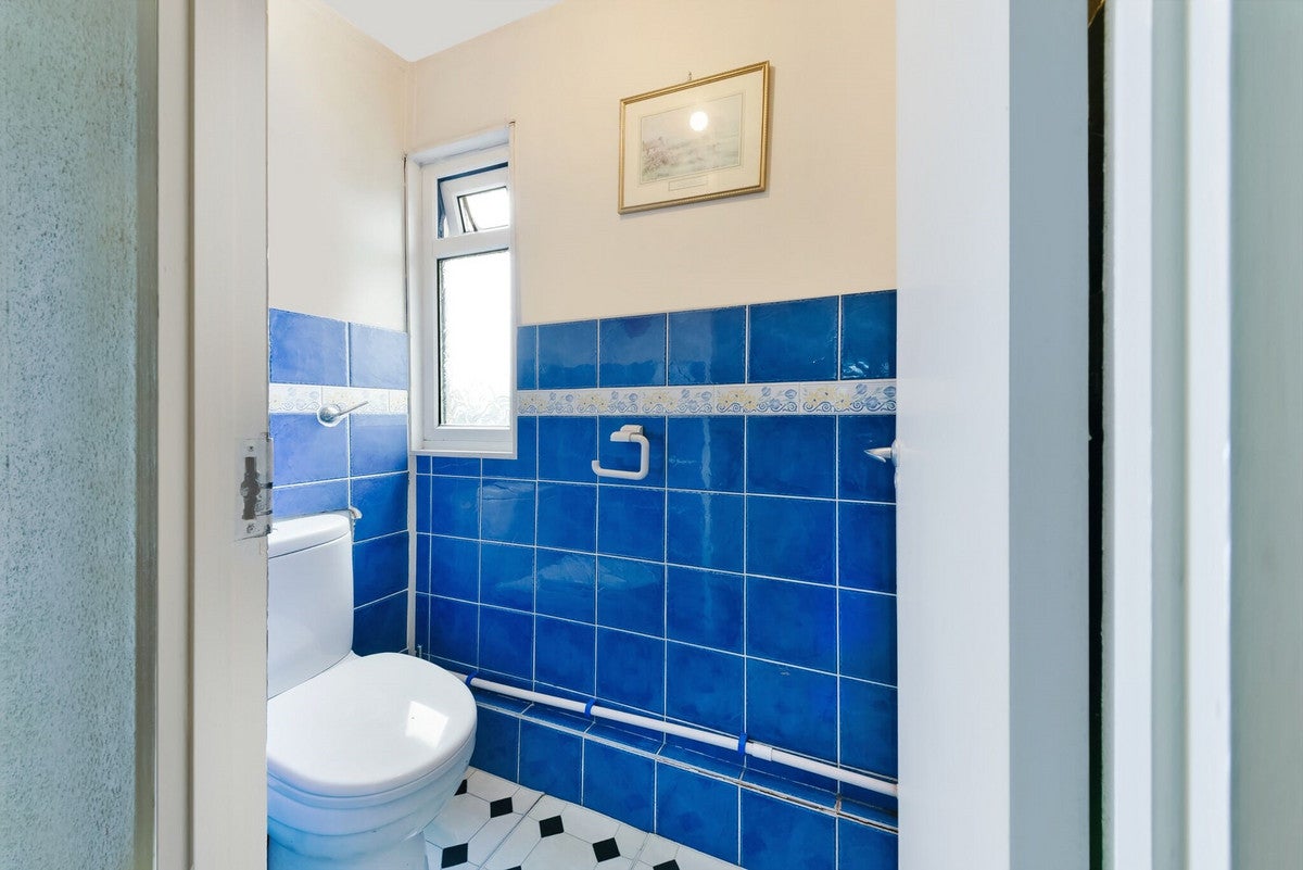 House Laburnum Grove in Greater London