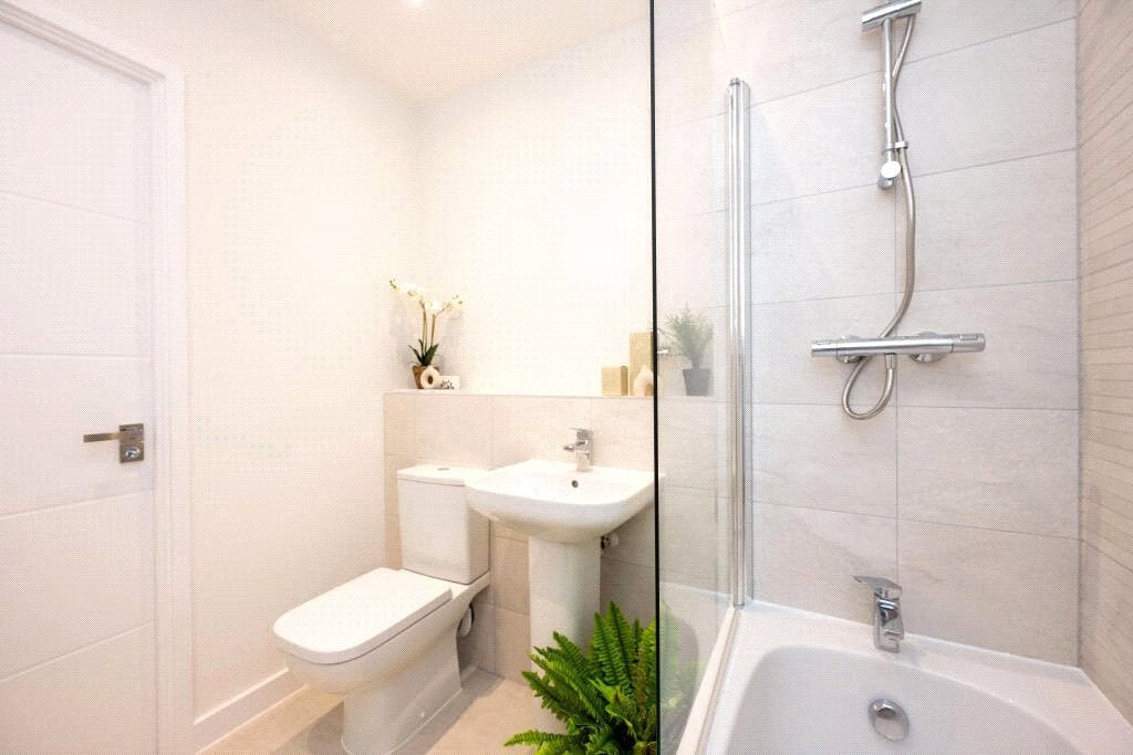 Flat Elmsleigh Road in Borough of Spelthorne