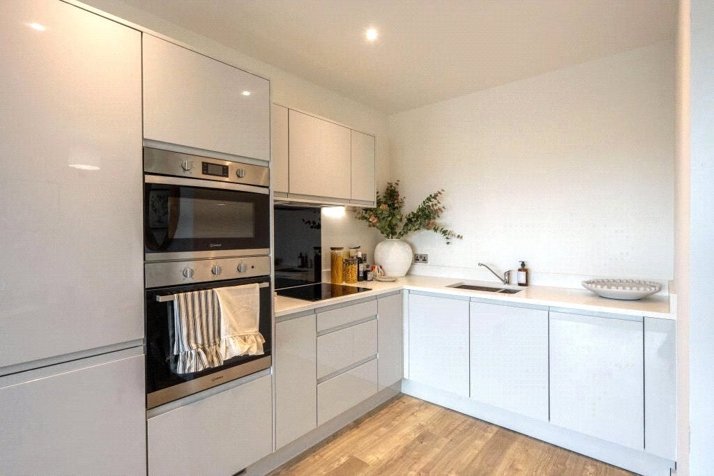 Flat Elmsleigh Road in Borough of Spelthorne