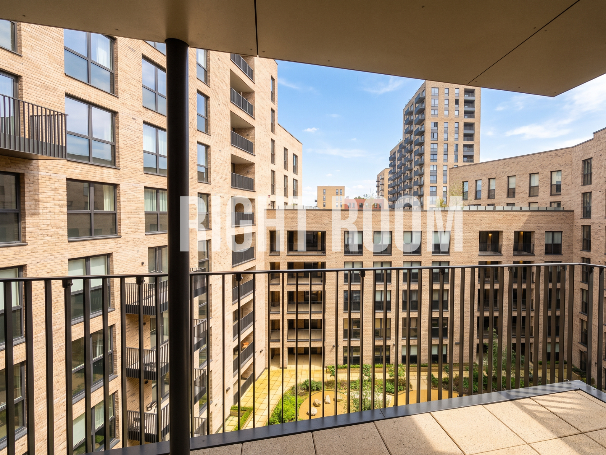 Flat Healum Avenue in Greater London