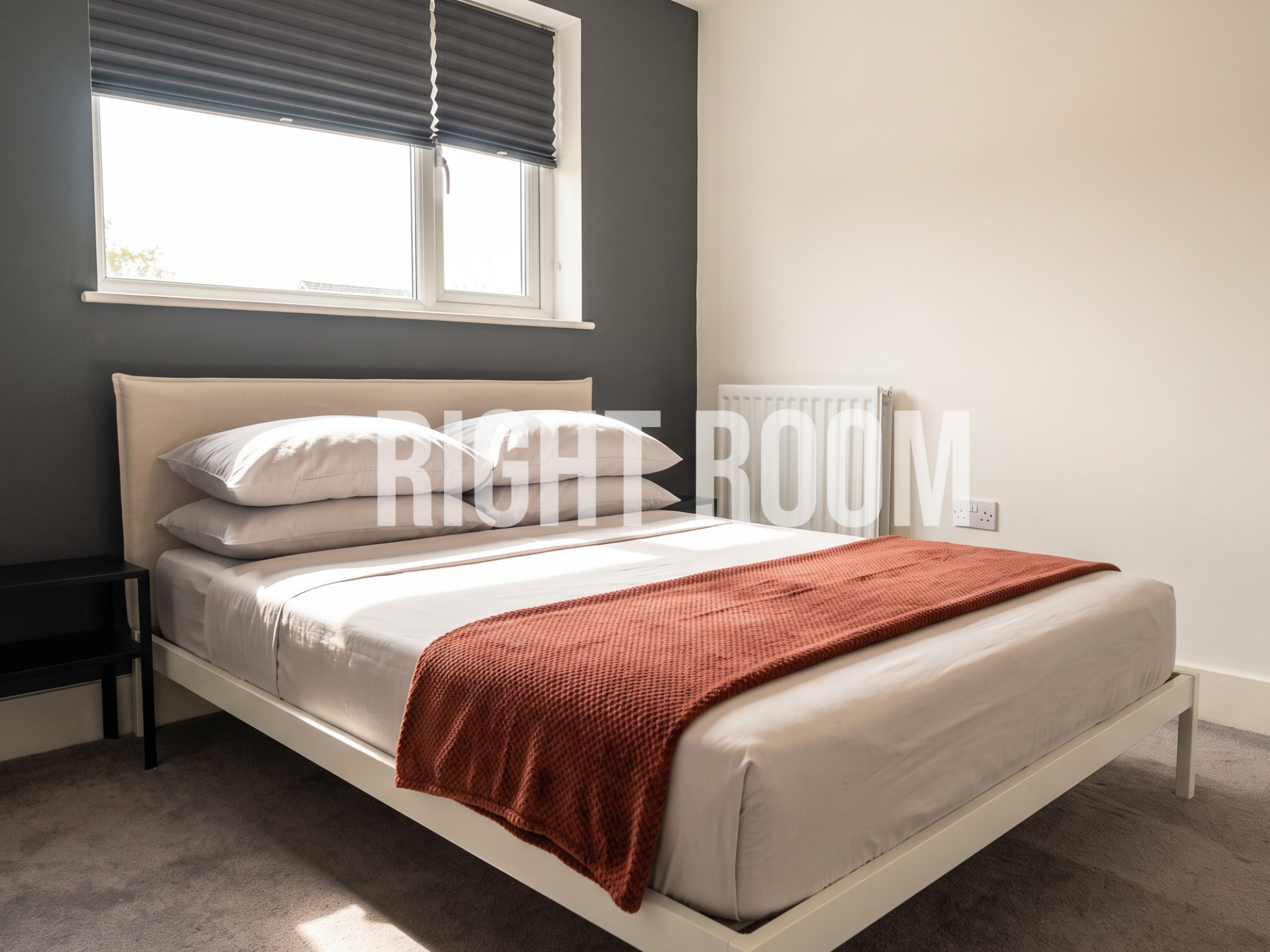 Flat Healum Avenue in Greater London