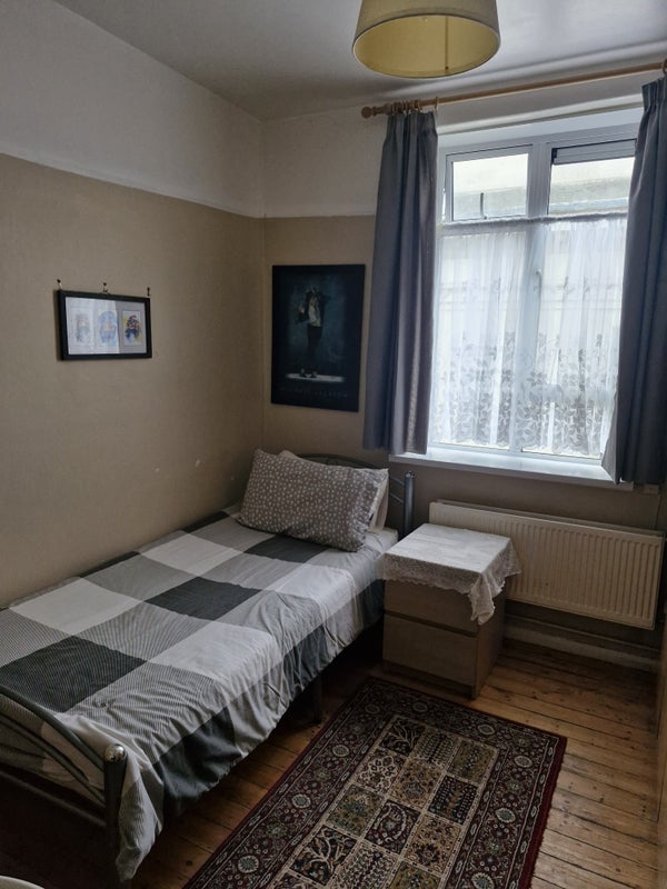 Room Tyndale Lane in Greater London