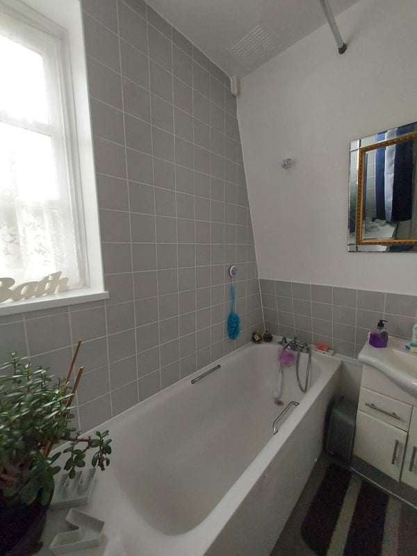 Room Tyndale Lane in Greater London