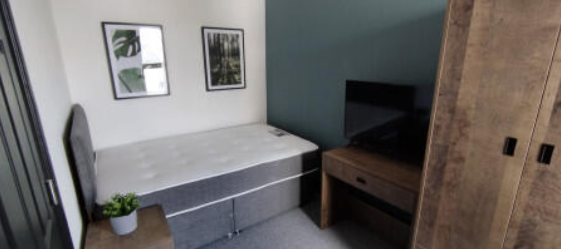 Room Stirling Road in Lancaster