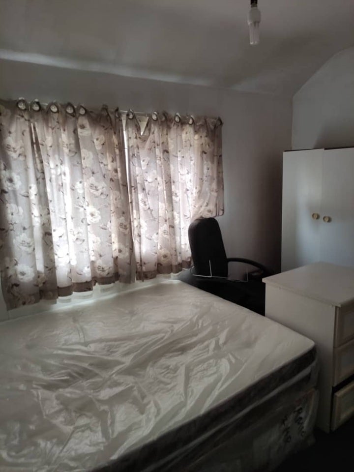 Room Crescent Road in Greater London