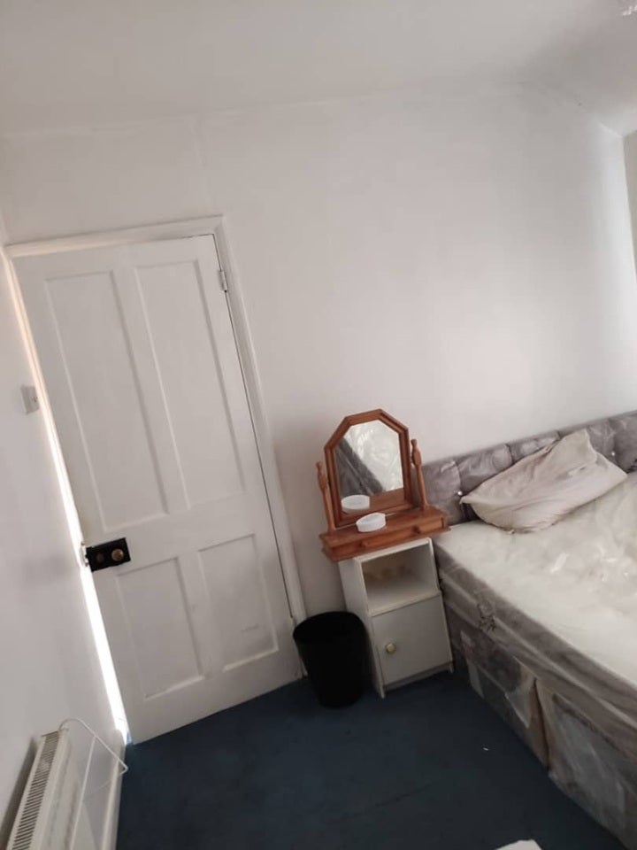 Room Crescent Road in Greater London