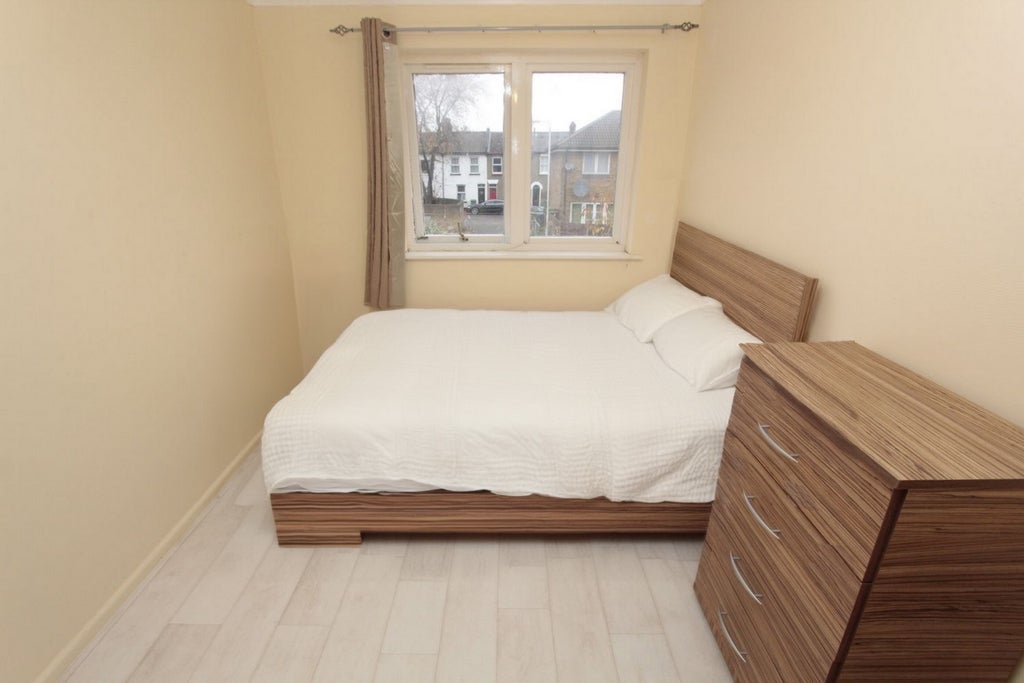 Room Globe Road in Greater London