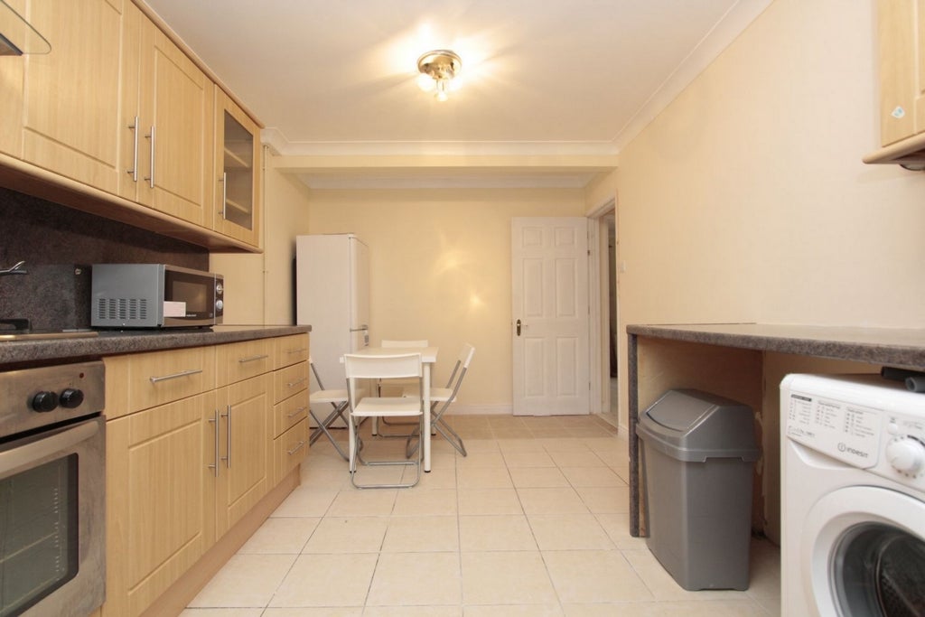 Room Globe Road in Greater London
