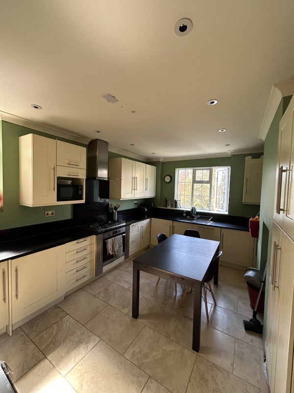Room Broxash Road in Greater London